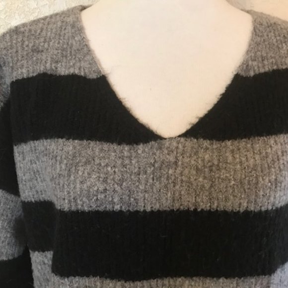 Classic Stripe V-neck Sweater - Picture 3 of 4